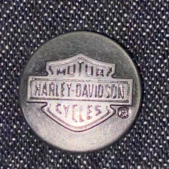 Harley-Davidson size M Charcoal Denim Snap front Shirt. HD skull design on back - Picture 5 of 12